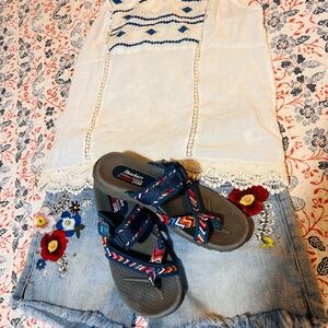 Women's Camisole Top White With Blue Embroidery Spaghetti Straps Sz Large